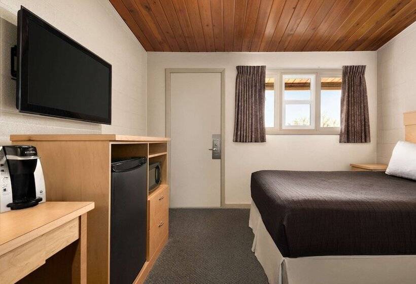 هتل Thriftlodge Moose Jaw