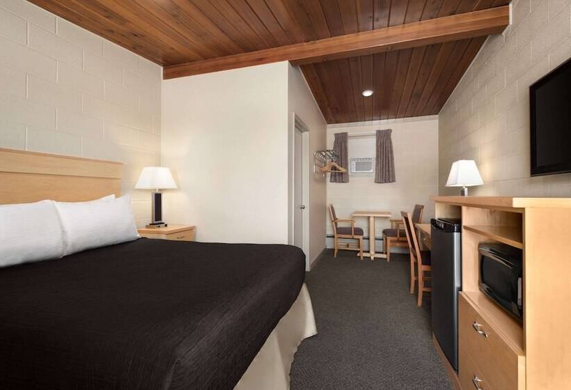 هتل Thriftlodge Moose Jaw