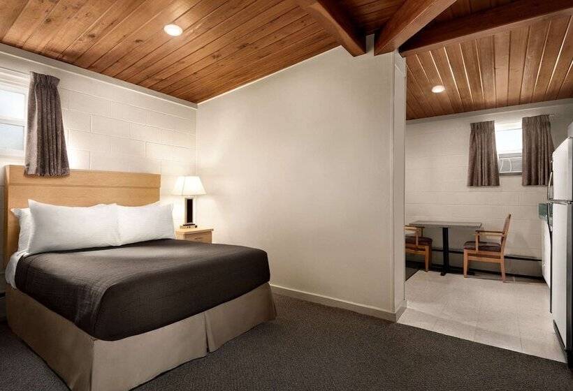 هتل Thriftlodge Moose Jaw