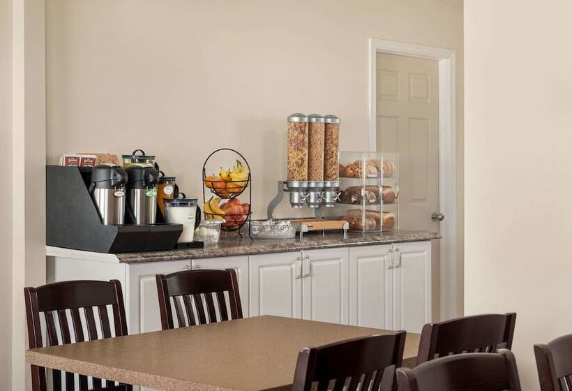 هتل Thriftlodge Moose Jaw