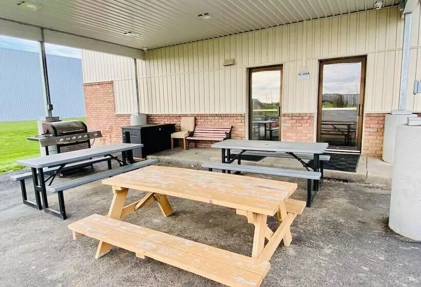 בית מלון כפרי Wallaceburg Inn