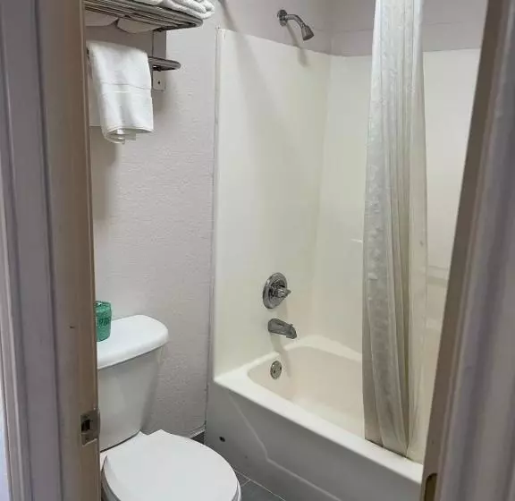 فندق Country Hill Inn & Suite Eagle Pass