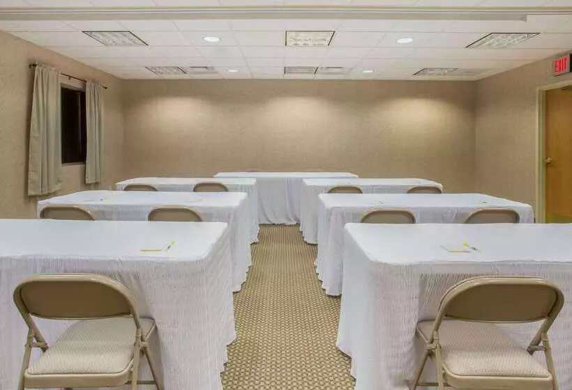 Отель Days Inn By Wyndham Chino Valley