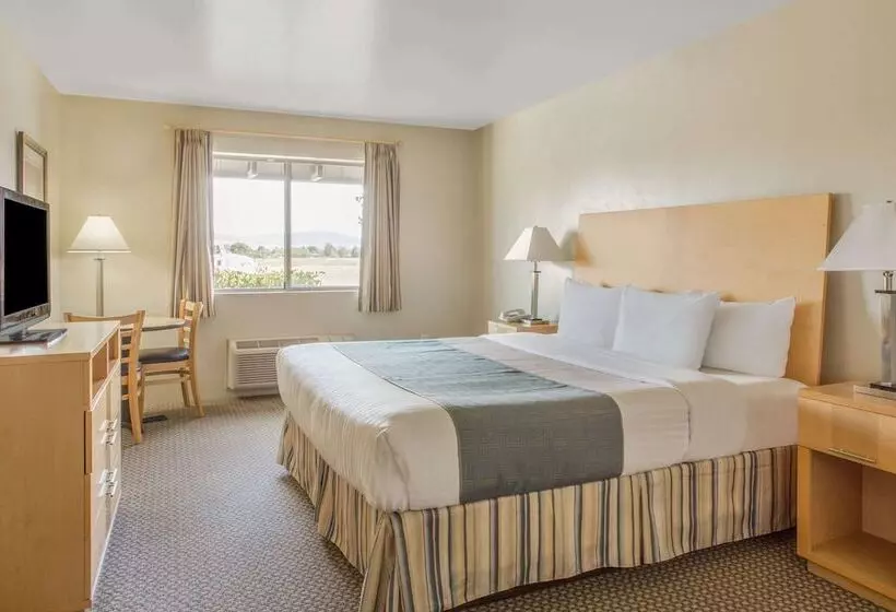 Отель Days Inn By Wyndham Chino Valley