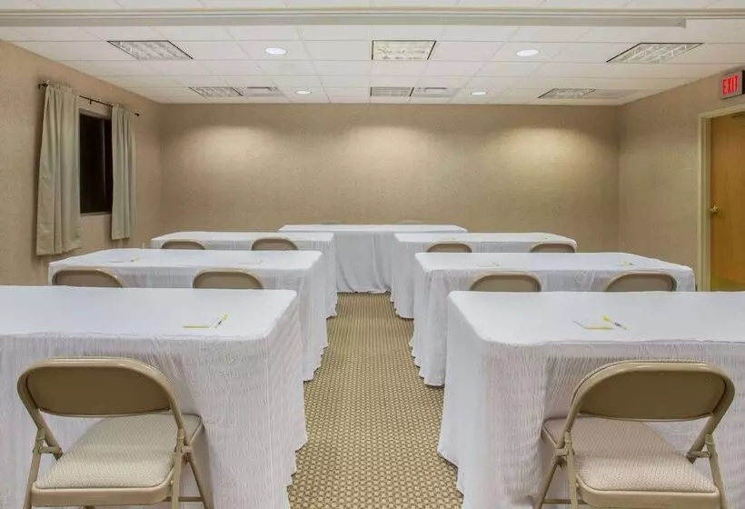 Отель Days Inn By Wyndham Chino Valley