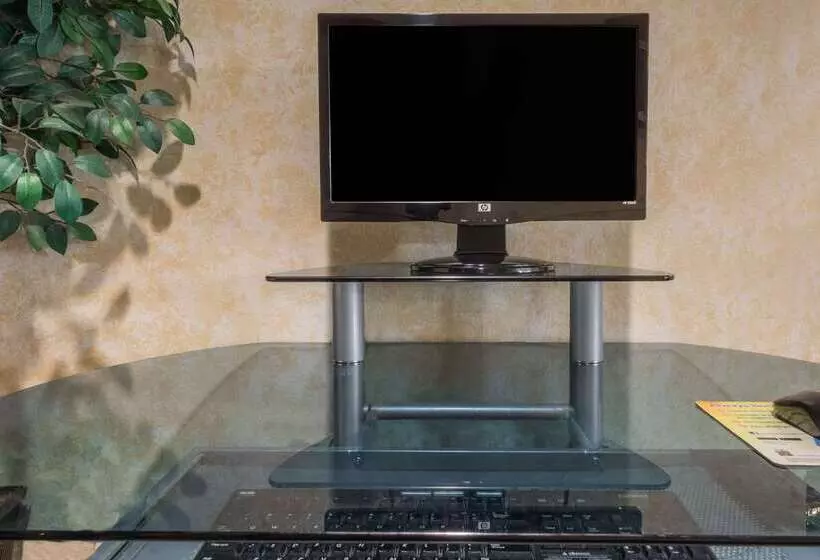 酒店 Days Inn & Suites By Wyndham Cleburne Tx