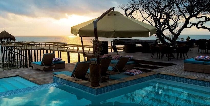 בית מלון כפרי Dugong Beach Lodge