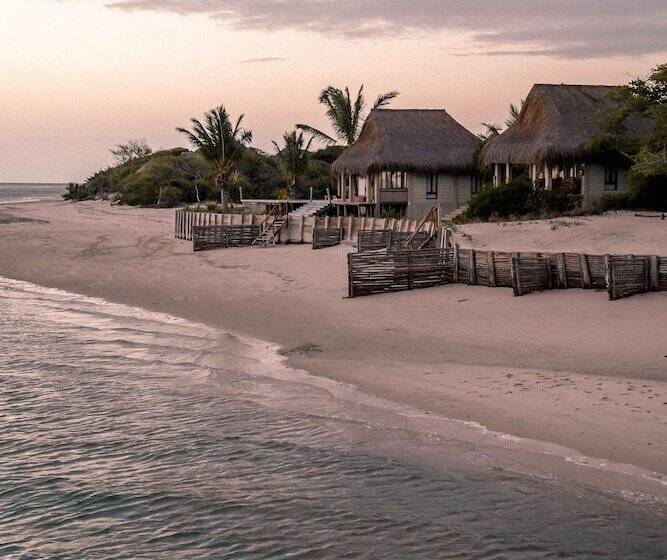 בית מלון כפרי Dugong Beach Lodge