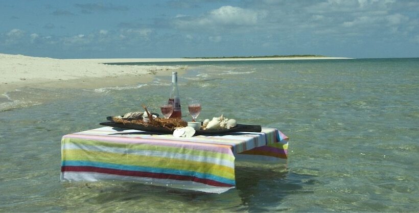 בית מלון כפרי Dugong Beach Lodge