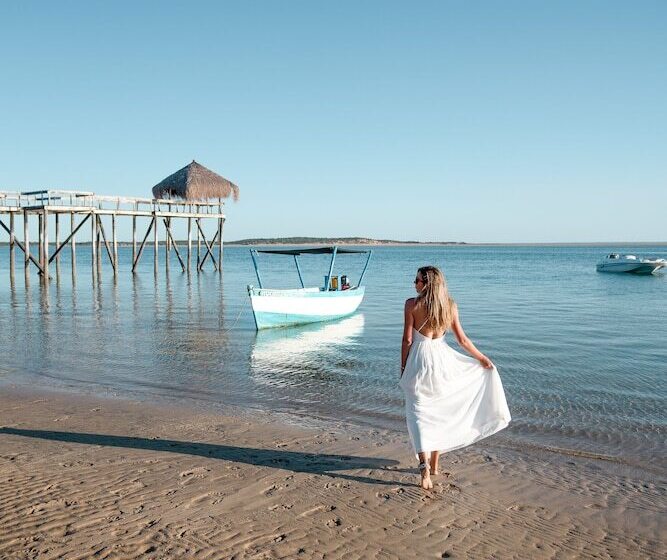 בית מלון כפרי Dugong Beach Lodge