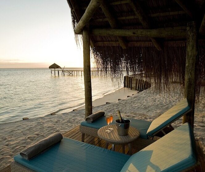 בית מלון כפרי Dugong Beach Lodge