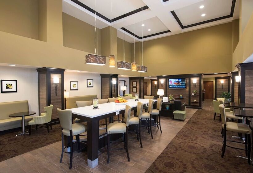 Отель Hampton Inn & Suites Crawfordsville