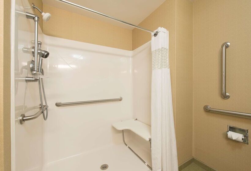 Отель Hampton Inn & Suites Crawfordsville