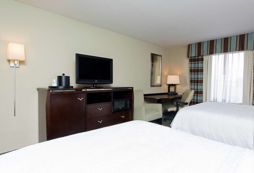 Отель Hampton Inn & Suites Crawfordsville