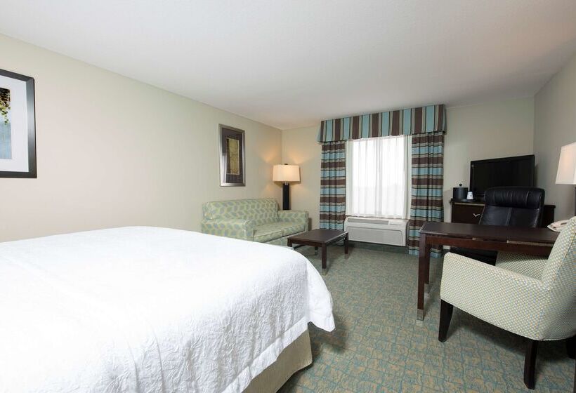 Отель Hampton Inn & Suites Crawfordsville