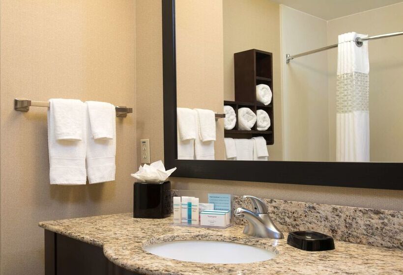 Отель Hampton Inn & Suites Crawfordsville