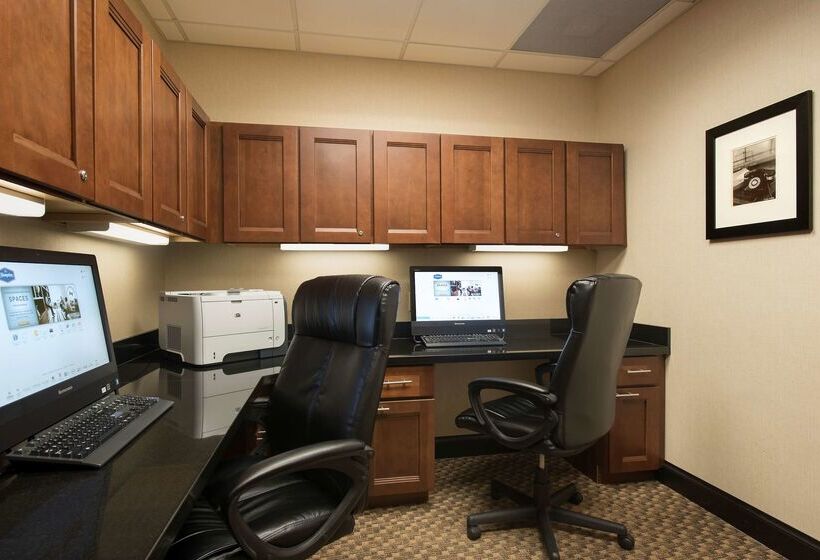 Отель Hampton Inn & Suites Crawfordsville