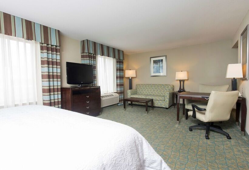 Отель Hampton Inn & Suites Crawfordsville