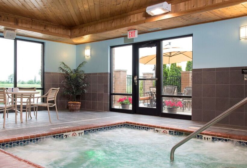 Отель Hampton Inn & Suites Crawfordsville