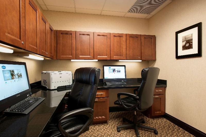 Отель Hampton Inn & Suites Crawfordsville