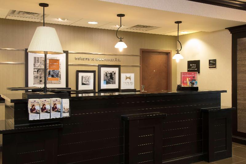 Отель Hampton Inn & Suites Crawfordsville