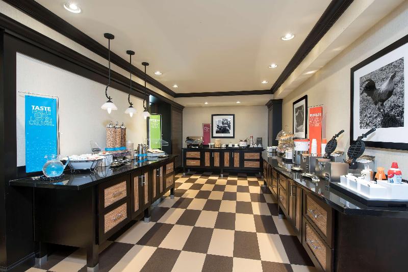 Отель Hampton Inn & Suites Crawfordsville