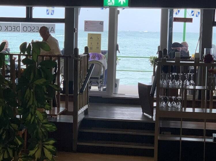 فندق Marina Metro