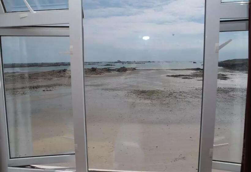 Отель Marina Metro