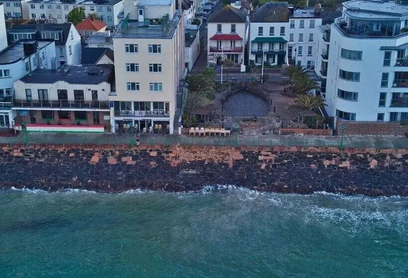 Отель Marina Metro