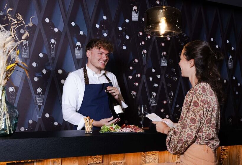 בית מלון כפרי Mercure Valenciennes Centre