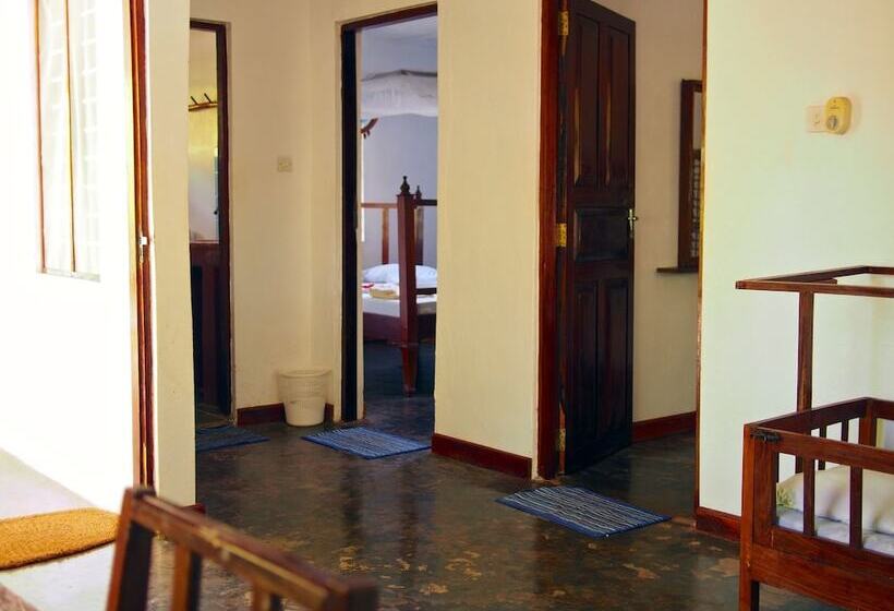 فندق Pakachi Beach Resort &