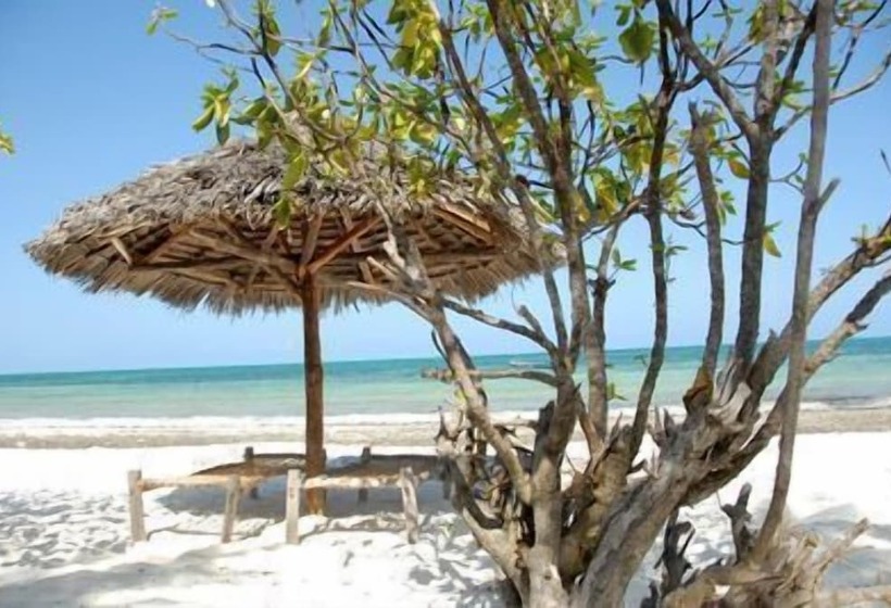 فندق Pakachi Beach Resort &