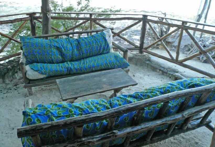 فندق Pakachi Beach Resort &