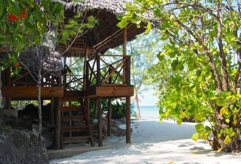 فندق Pakachi Beach Resort &