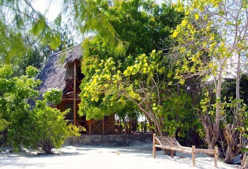 فندق Pakachi Beach Resort &