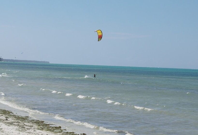 فندق Pakachi Beach Resort &