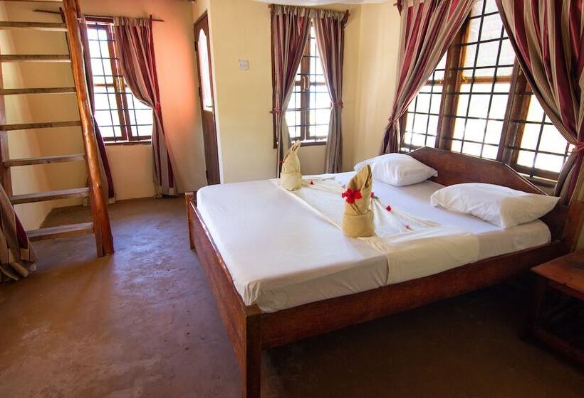 فندق Pakachi Beach Resort &