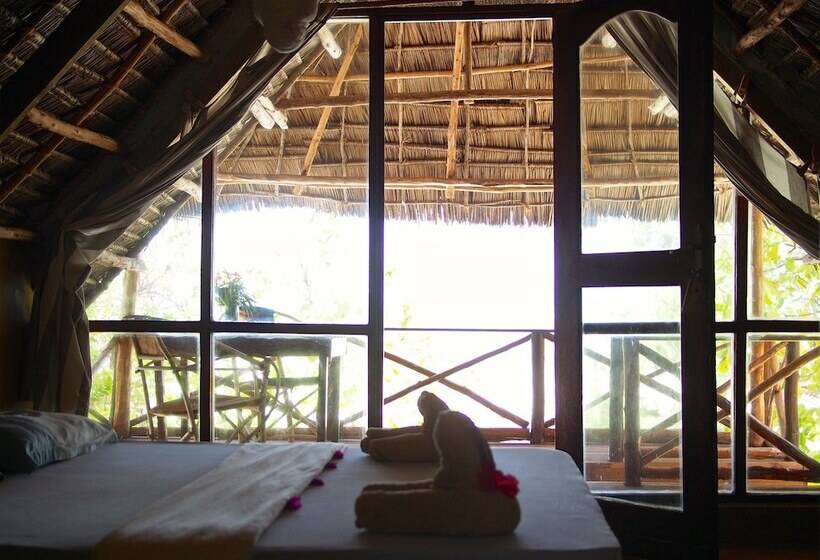 فندق Pakachi Beach Resort &