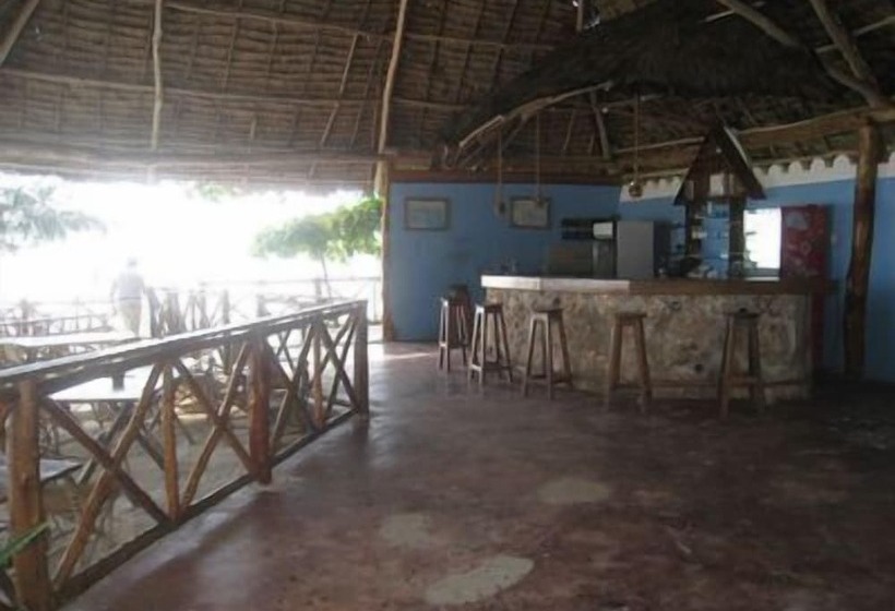 فندق Pakachi Beach Resort &