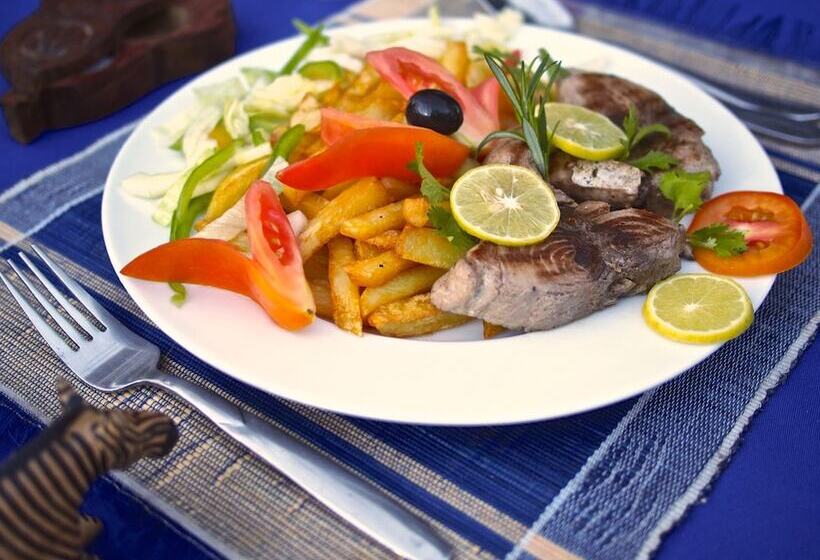 فندق Pakachi Beach Resort &