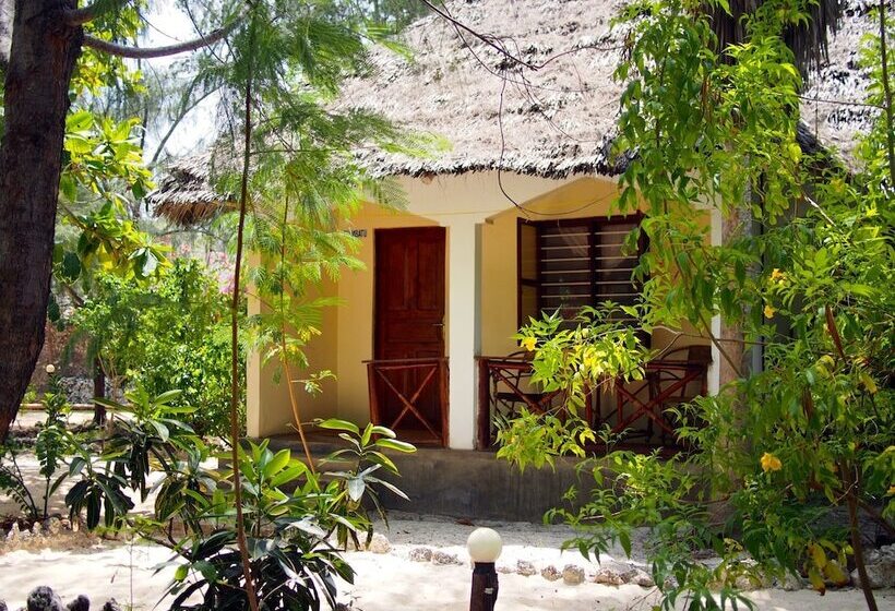 فندق Pakachi Beach Resort &