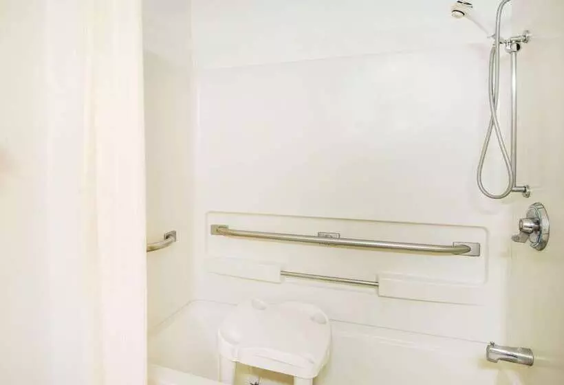 Hotel Super 8 By Wyndham Pittsburgh Pa Airport University Area