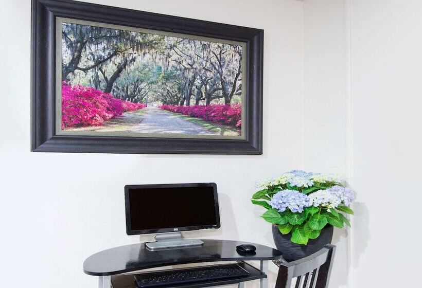 فندق Super 8 By Wyndham Pittsburgh Pa Airport University Area