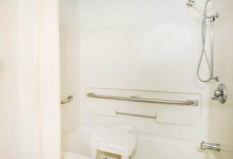 Hotel Super 8 By Wyndham Pittsburgh Pa Airport University Area