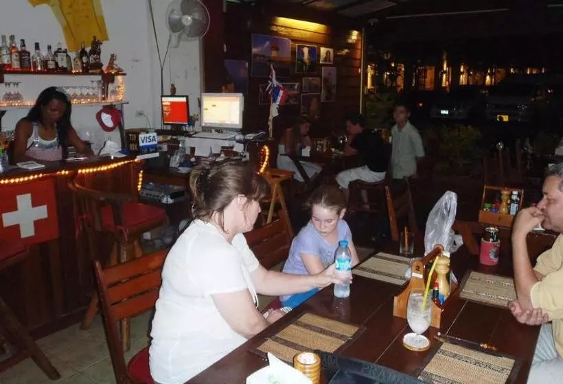 호텔 Swiss Chalet Guesthouse