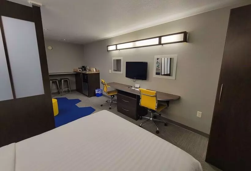 Microtel Inn & Suites By Wyndham Bluffs