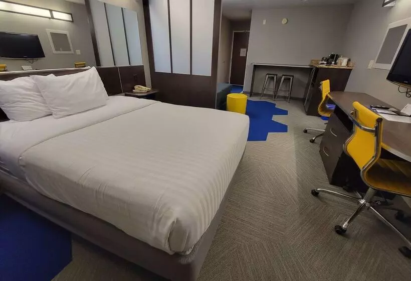 Microtel Inn & Suites By Wyndham Bluffs