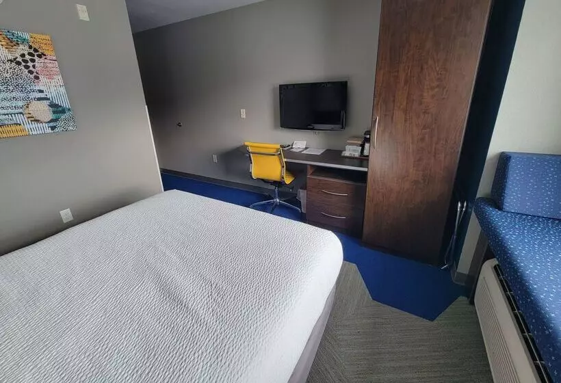 Microtel Inn & Suites By Wyndham Bluffs