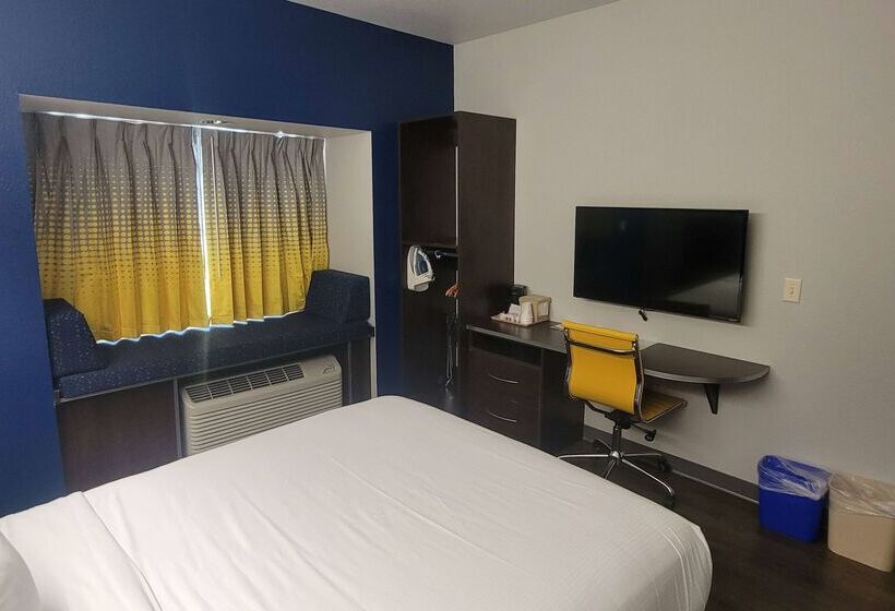 Microtel Inn & Suites By Wyndham Bluffs