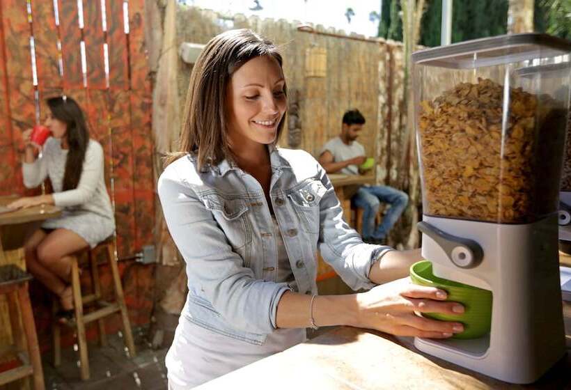 Banana Bungalow Hollywood Hotel & Hostel